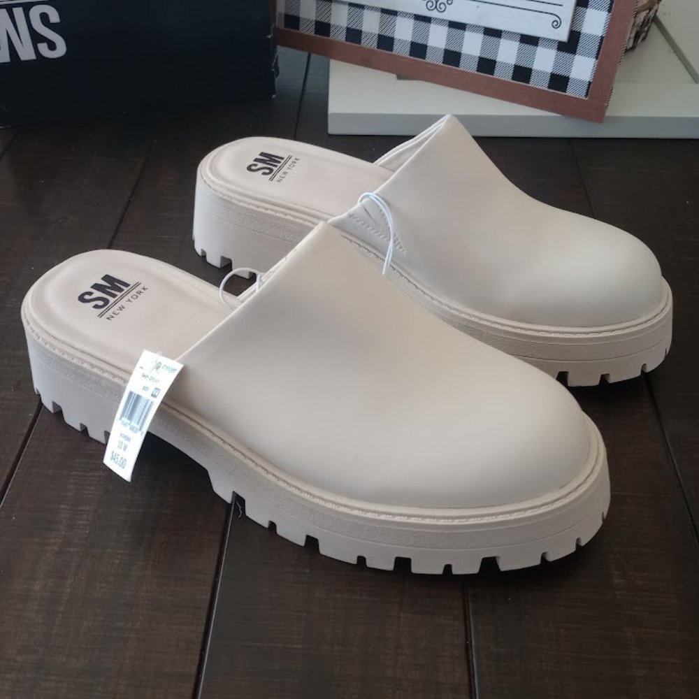 NEW Women Slip Ons. SM NEW YORK BRAND  Size 10